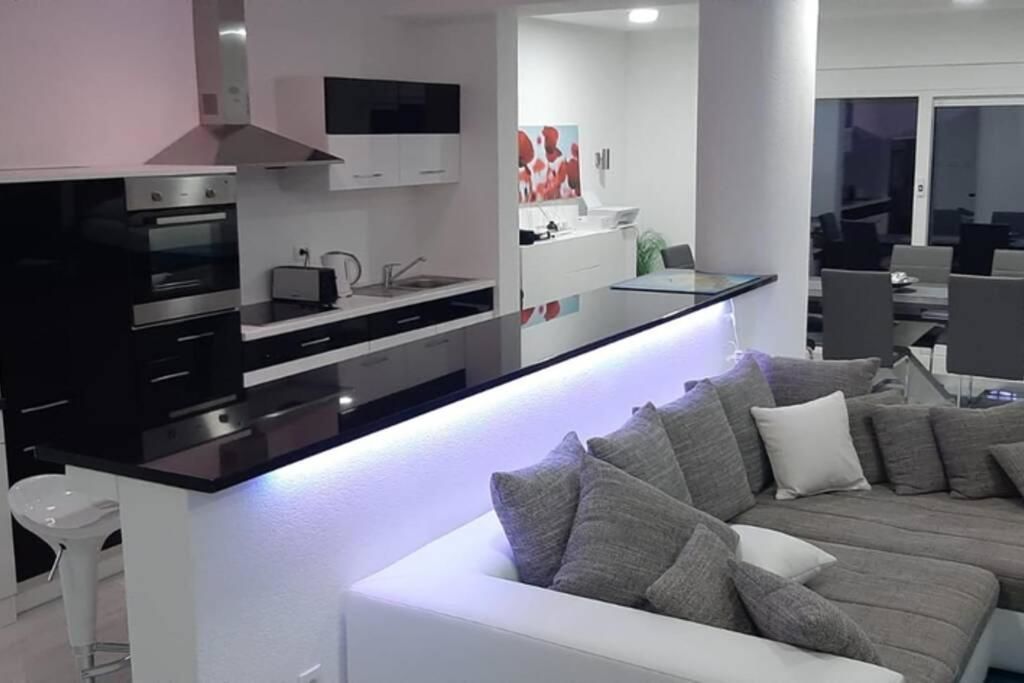 Апартаменты Ferienapartment Deluxe mit Meerblick Улцинь-30